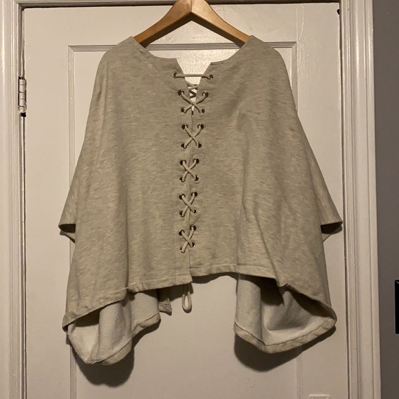 Steve Madden wrap with tie details - Picture 3 of 4